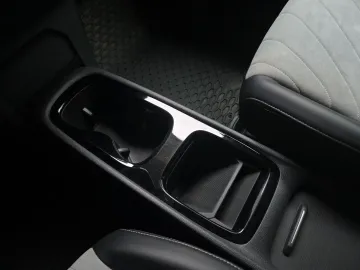 Car image 34