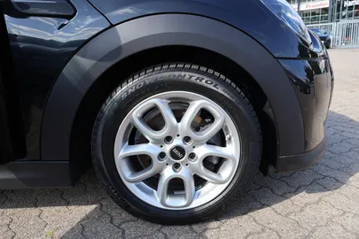 Car image 35