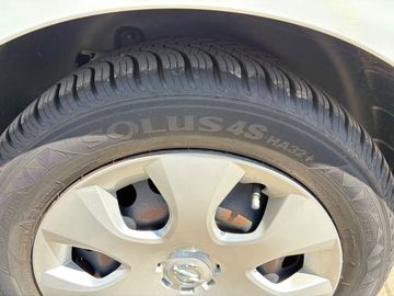 Car image 32