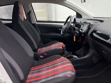 Car image 12