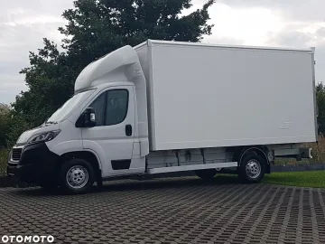 Car image 40