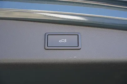 Car image 35