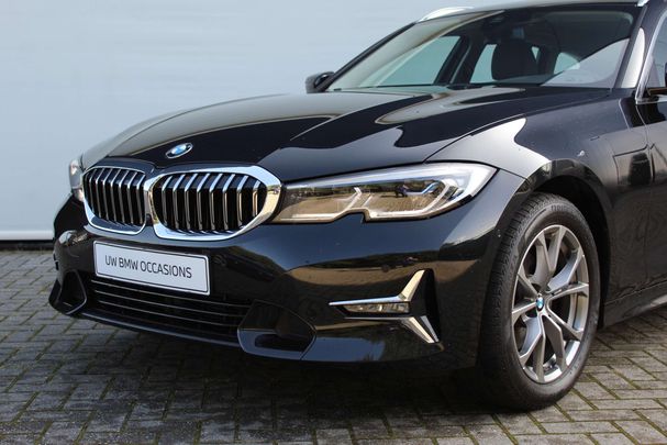 BMW 320i Touring Luxury Line 135 kW image number 27