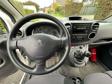 Car image 13