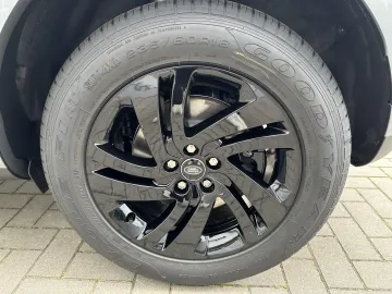 Car image 28