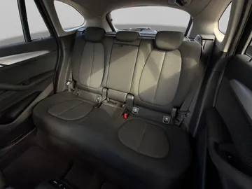 Car image 32