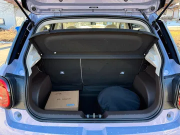 Car image 25