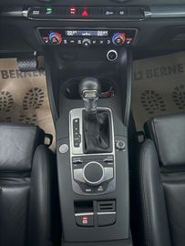 Car image 32