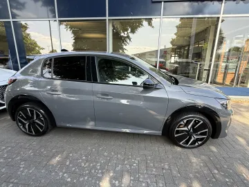 Car image 20