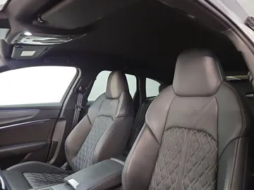 Car image 28