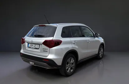 Car image 5