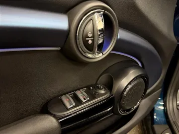 Car image 32
