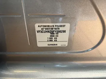 Car image 28