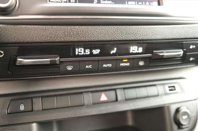 Car image 35