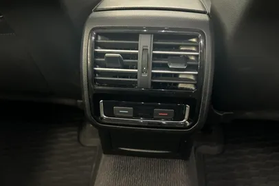 Car image 37