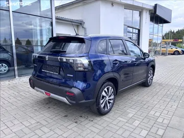 Car image 4