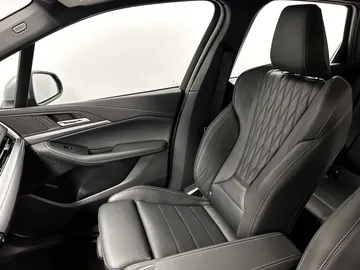 Car image 38