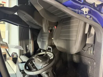 Car image 29