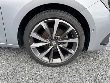 Car image 24