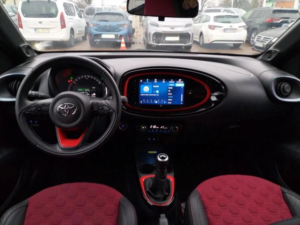 Toyota Aygo X 53 kW image number 5