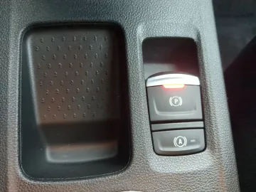 Car image 32