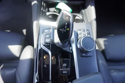 Car image 32