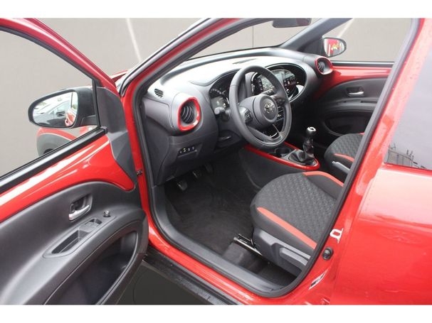 Toyota Aygo X 53 kW image number 7