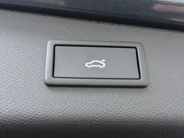 Car image 40