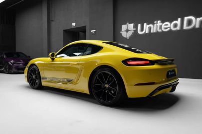 Car image 3