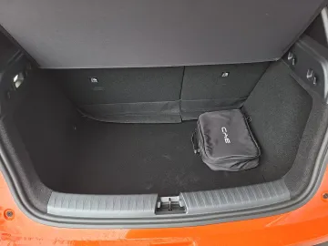 Car image 24