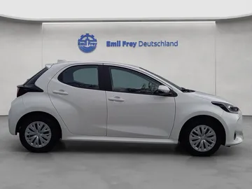 Car image 4
