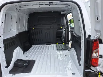 Car image 27