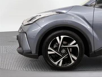 Car image 16