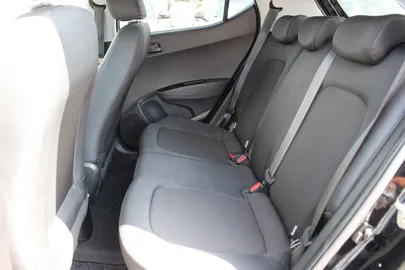 Car image 25