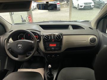 Car image 12