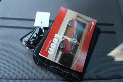 Car image 25