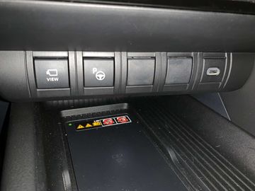 Car image 30