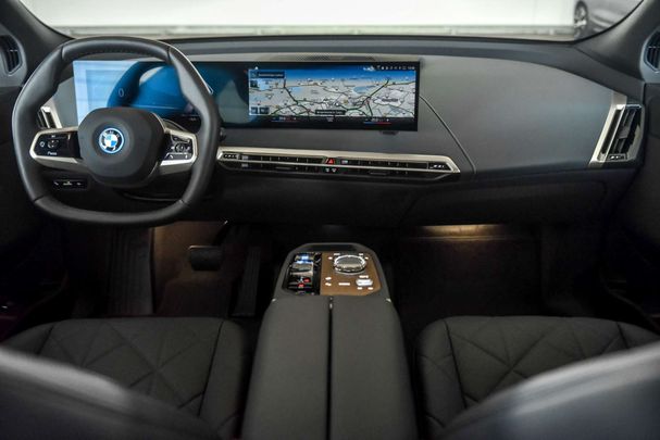 BMW iX xDrive50 385 kW image number 10