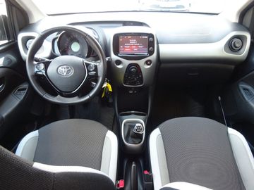 Car image 10