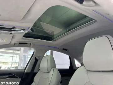 Car image 32