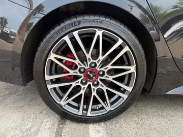 Car image 25