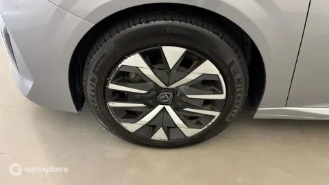 Car image 20