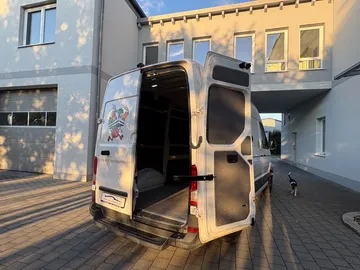 Car image 27