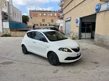 Car image 2