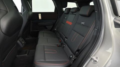 Car image 26