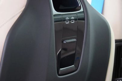 Car image 38