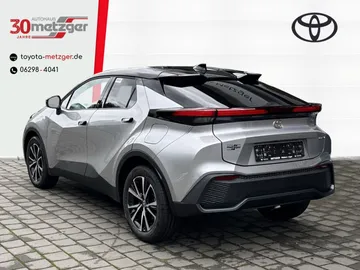 Car image 4