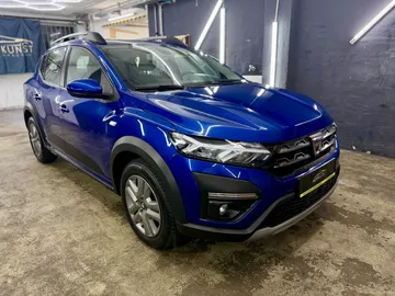 Car image 3