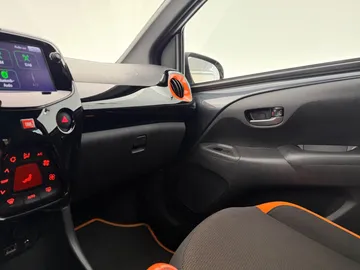 Car image 40