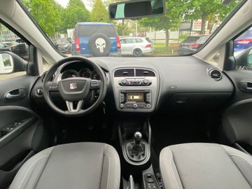 Car image 14